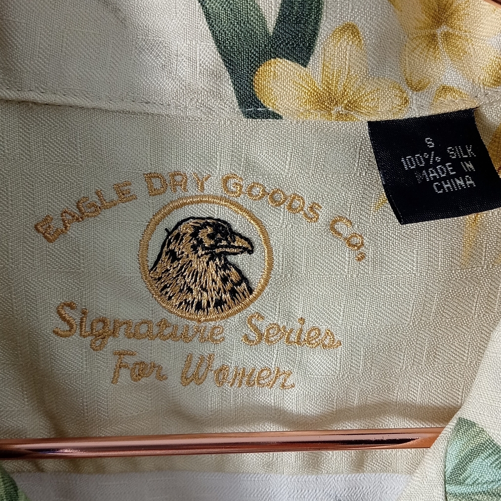 Eagle Dry Goods Co Signature Series 100% Silk Flower Short Sleeve sz Small - Picture 5 of 8